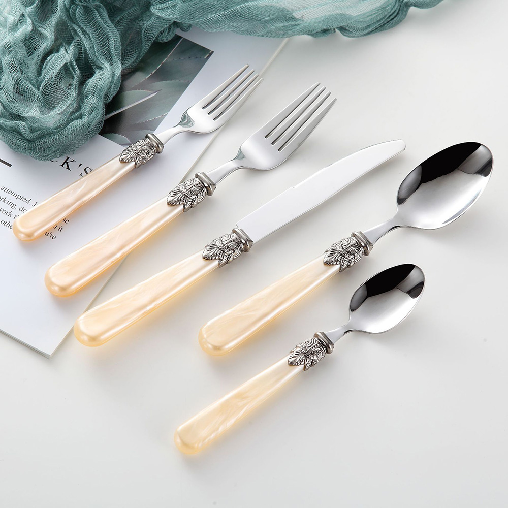 ชุดช้อนส้อมสไตล์วินเทจ 5 ชิ้น  - Vintage Collectible Spoons บทวิจารณ์และราคา